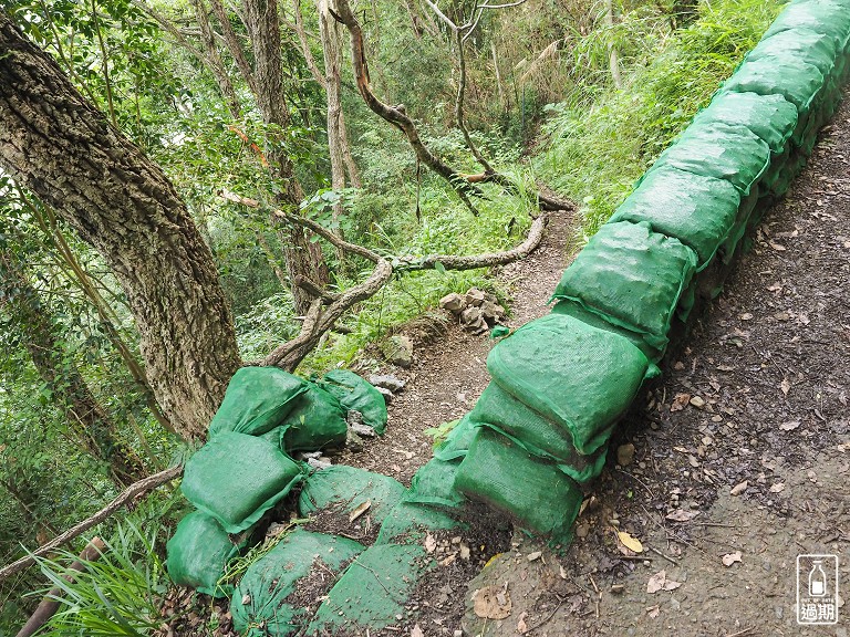 八通關越嶺古道-父子斷崖