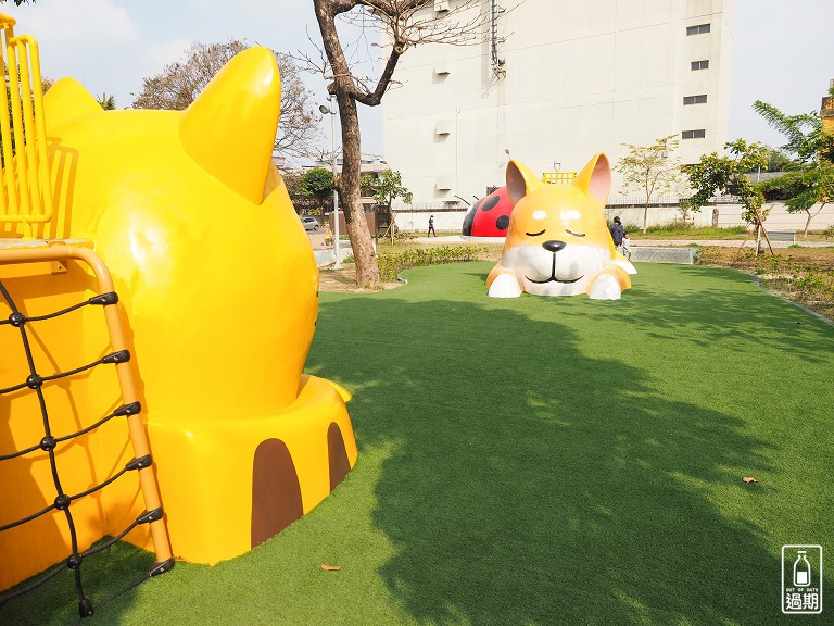 勝利動物溜滑梯公園