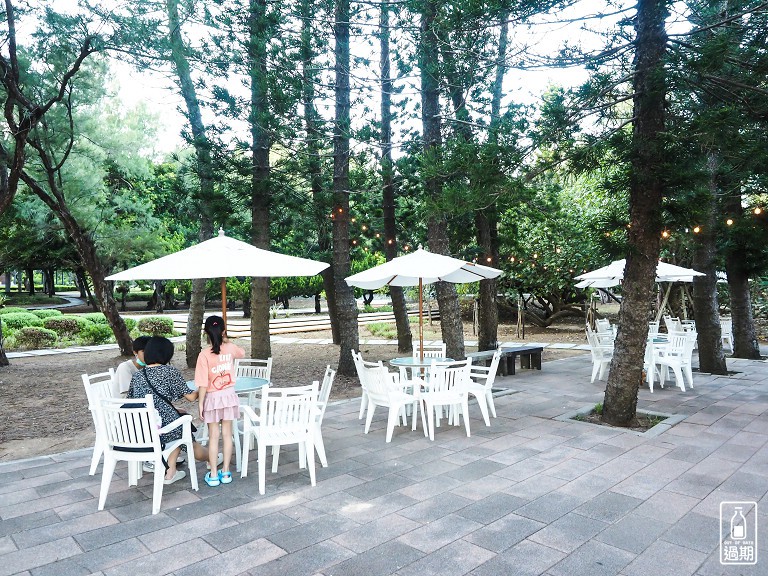 林投黃金沙灘 及林春咖啡館